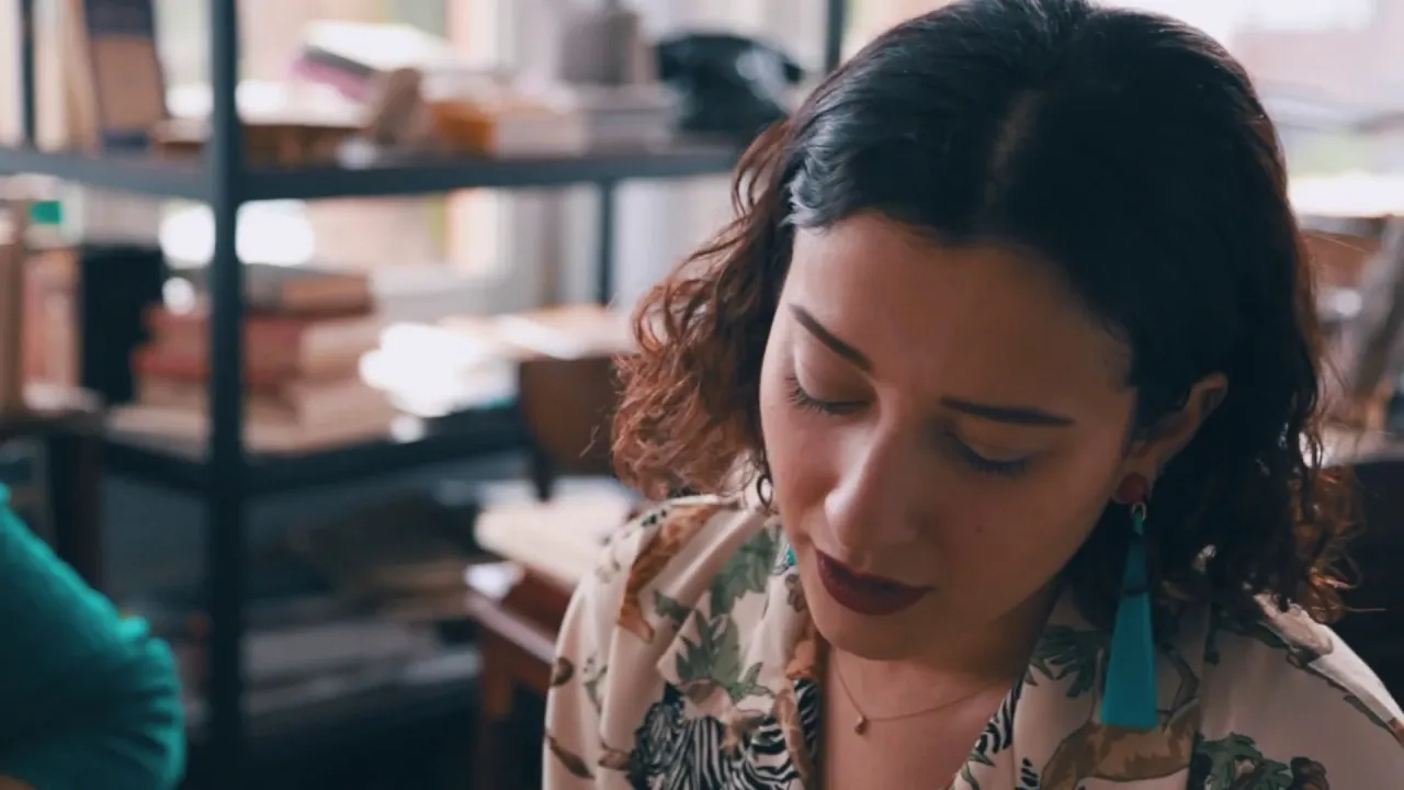 Melike Şahin - Bi Fırlatsam
